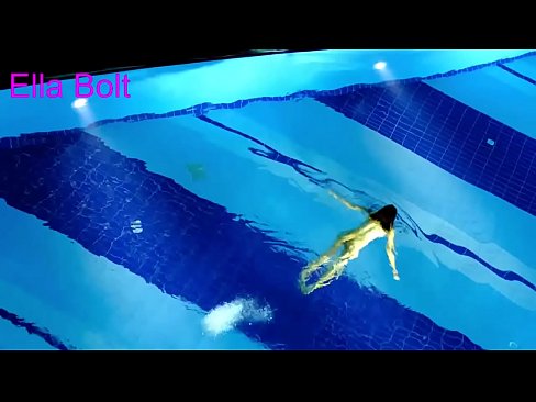 ❤️ 나는 보는 것을 멈출 수 없다, 젊은 금발이 ELLA BOLT 리조트 수영장에서 누드로 수영하다 적발 ️  섹스 ko.ideabuffet.top에서